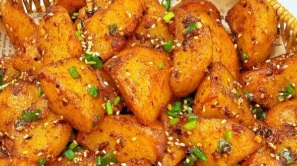 重庆人私藏的小吃！一把芝麻，炸出土豆的灵魂吃法