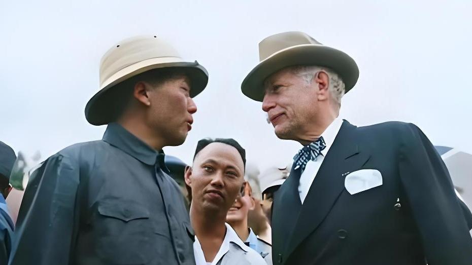 蒋介石不解地问蒋经国：毛泽东为什么不怕美国人？