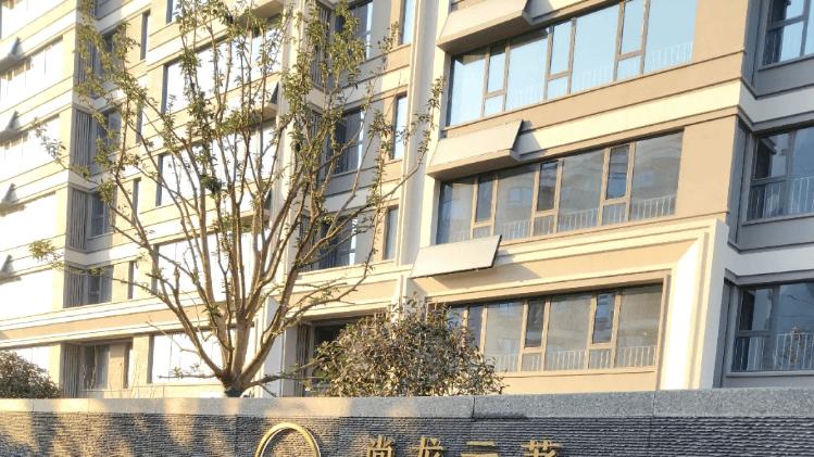 太白湖尚龙云著出行难 道路未修垃圾堆积引业主诉求