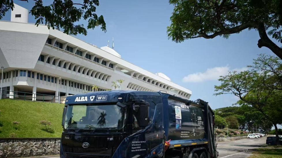 发达国家也忍受不了高油价，新加坡投入比亚迪新能源车的怀抱