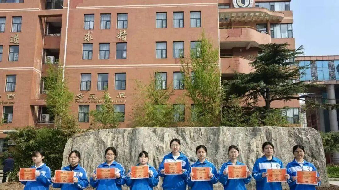 【文明校园风采】文明伴我行，榜样引征程——邯郸市第三中学高二年级开展“文明之星”表彰活动