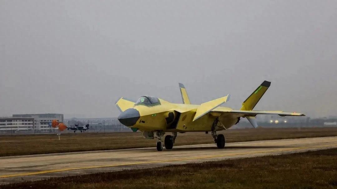 成飞摊牌，黄皮歼-20A 满场试飞，5.5代战机随便晒的底气在哪？