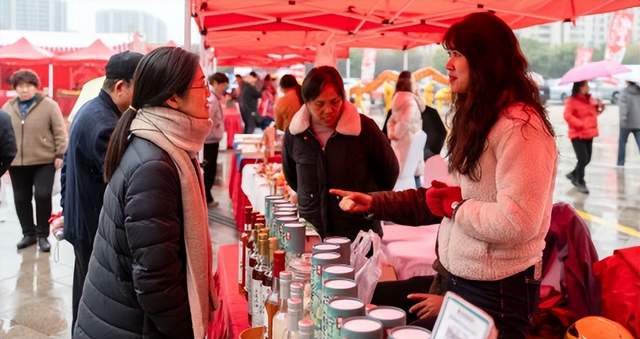 安徽芜湖：鸠江官陡门开集了！数载相思今朝圆，且把烟火带回还