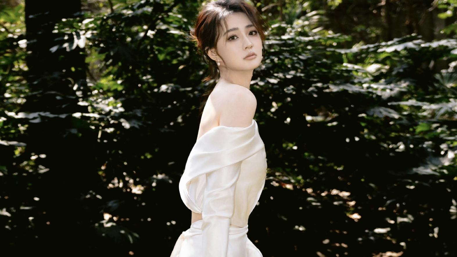 徐璐原相机生图炸场：胶原蛋白感赢麻了