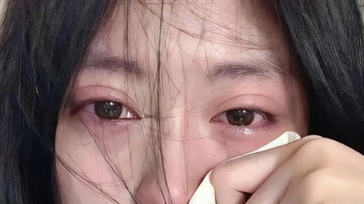 这学还怎么上? 大一女生吐槽生活费1400不够花, 爸妈还说自己花钱多