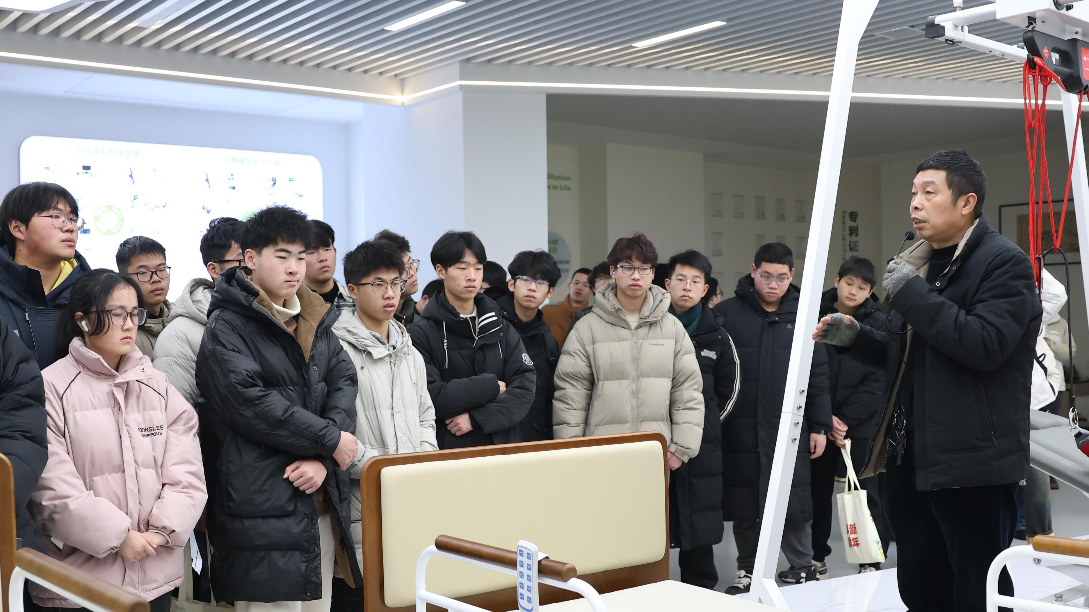 阳新籍学子观家乡新貌 话发展未来