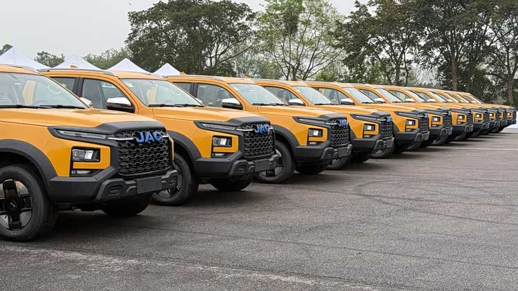 17.98万起，能拉货还懂生活，悍途双子星蓉城上市