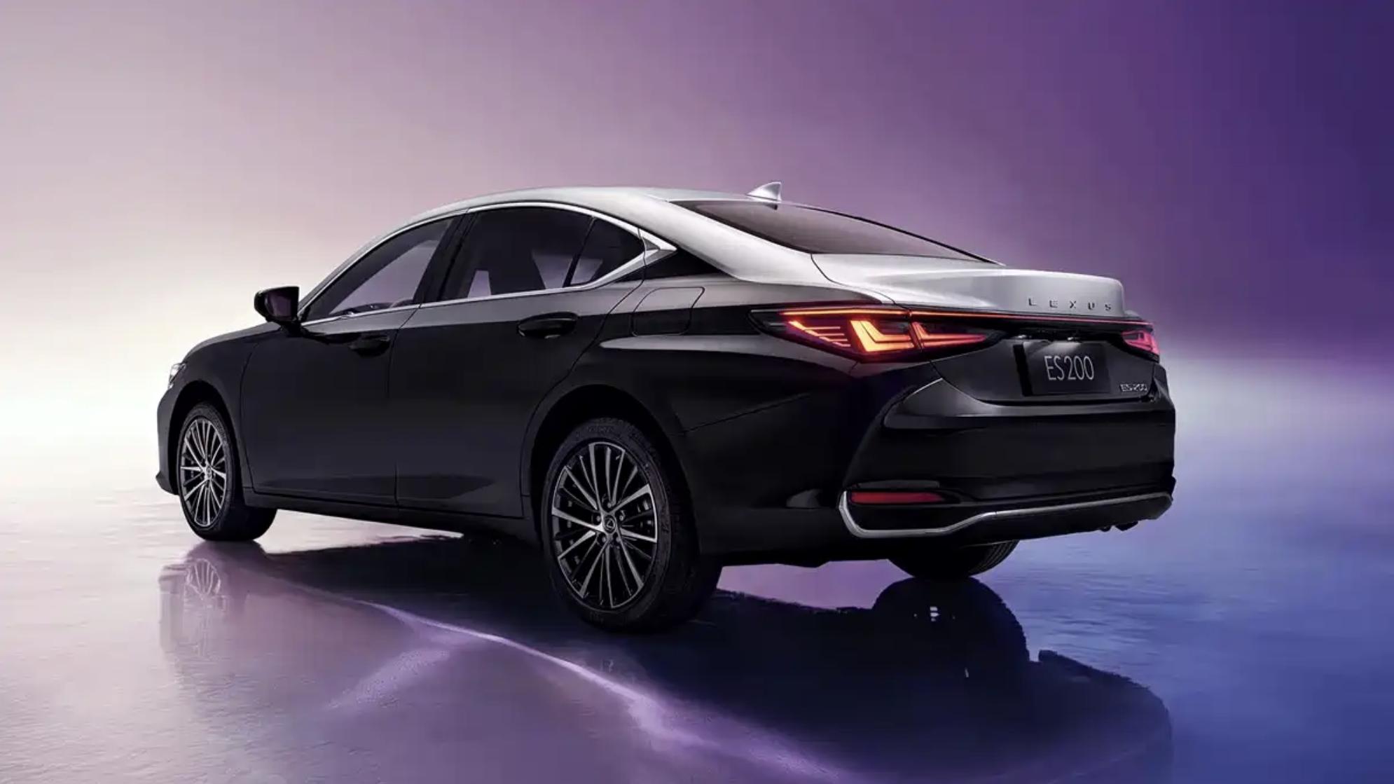 “公路闪电”特别版，黑银双色车漆涂装，搭载2.0升自吸+CVT