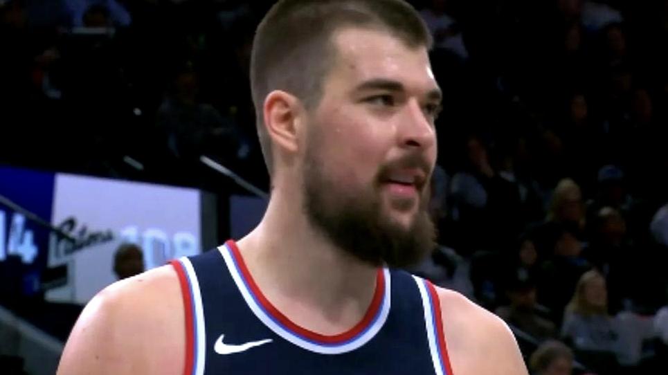 布朗50分快船负绿军六连胜终止，祖巴茨复出卡登再次累死