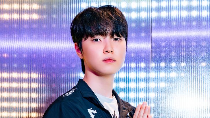 Faker参加活动，直言整个职业生涯里，只有一位选手让自己感到压力很大