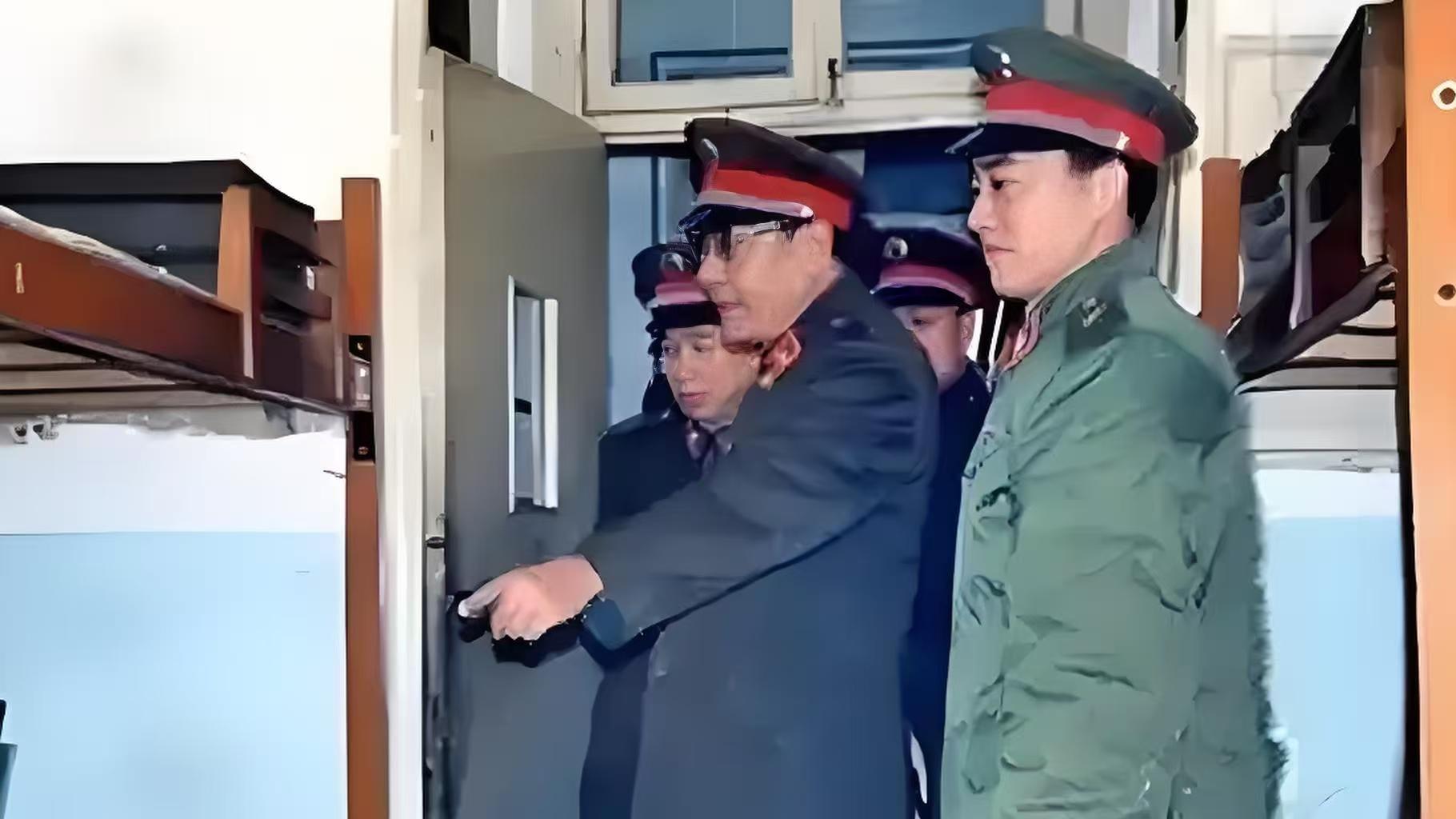 解放战争中最传奇的国军俘虏，从被俘的机枪手，成长为解放军上将