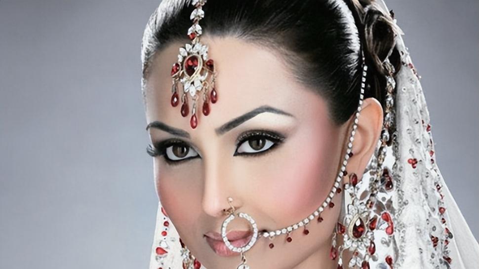 在印度遇到戴“鼻环”的美女为啥要绕道走？原来另有隐情