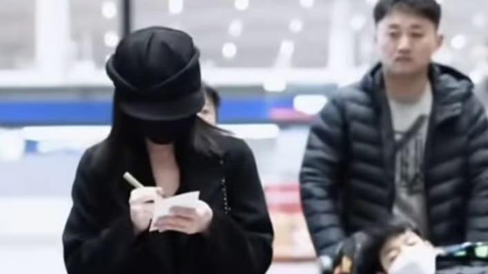 陈妍希与儿子分开过年：爱与牵挂跨越距离