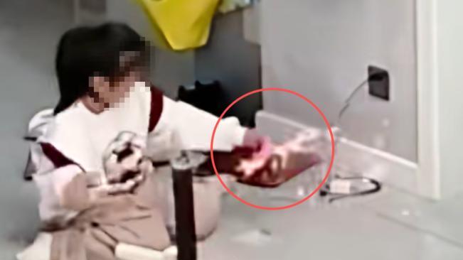 女孩玩“拼豆”被烧伤，妈妈晒出监控画面：这就是个“隐形炸弹”