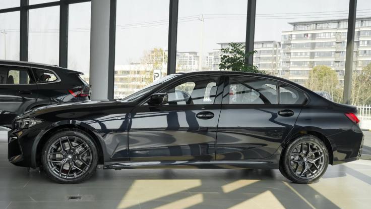 在“舒适化”浪潮中，最后的运动堡垒是否依然坚固？试驾宝马3系