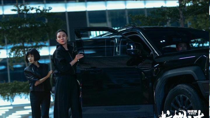 张艺谋的春节档，为何选中比亚迪当“特工”？