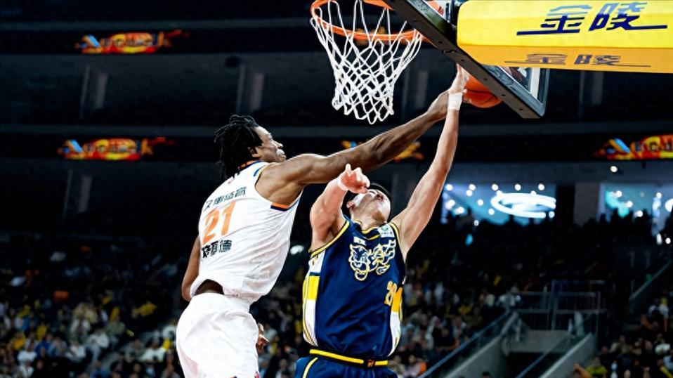 主场40分惨败，杜锋赛后点评引争议，锋线无力成硬伤！