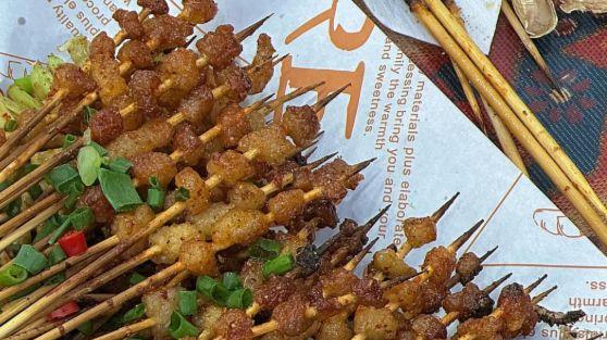 夜宵江湖的烤牛油，一粒入口，脂香爆炸的满足感