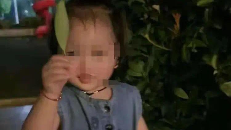 安徽三岁女童窒息身亡，生父女友成嫌疑人，警方已刑事立案