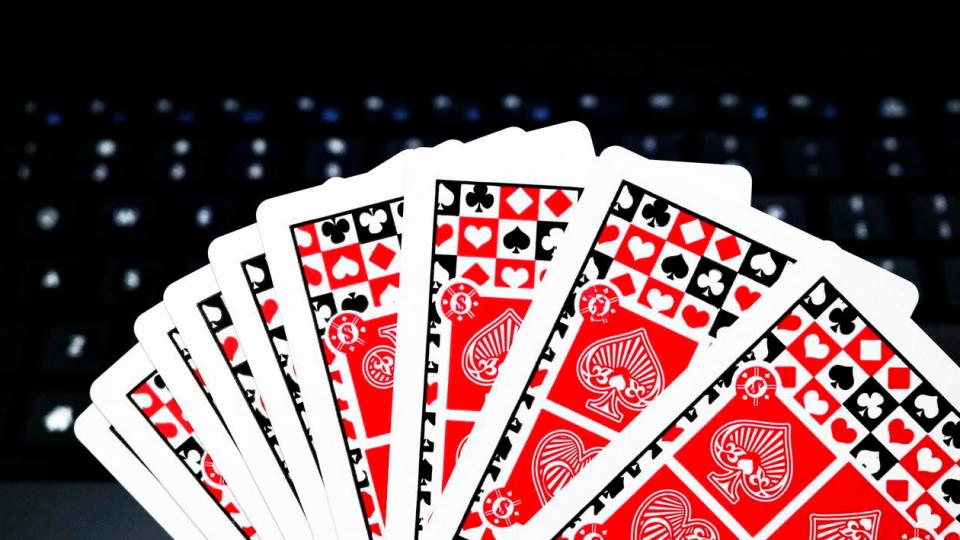 想在单位干的久，这六张底牌永远不要亮给领导看！绝对真实！