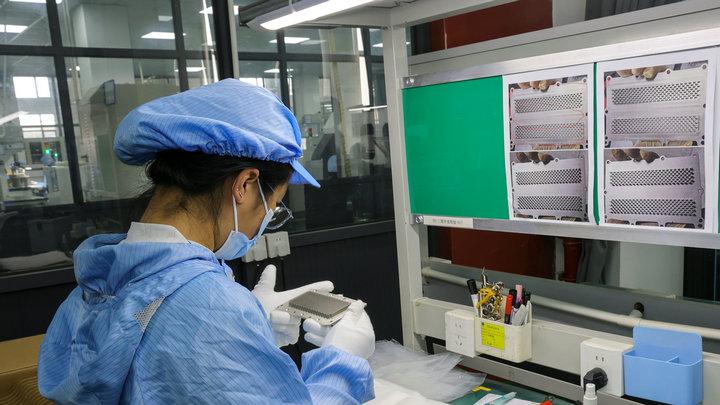 驱动工业级微米缺陷识别，AI机器视觉适配精密定制化产品检测需求