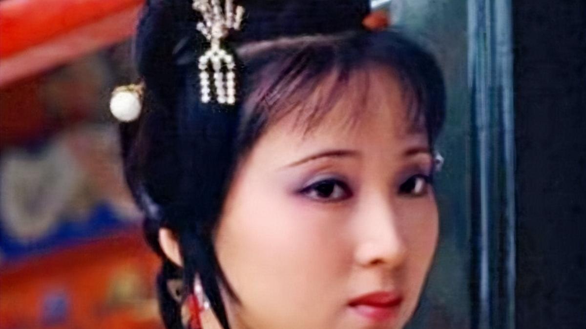 黛玉为绿珠红拂落泪，却在宝玉祭晴雯时笑嘻嘻，她跟晴雯不熟吗？