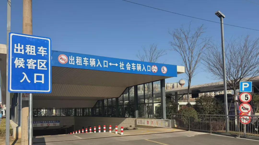 信阳市城管局车站区域事务中心扎实推进火车站南北广场一体化管理