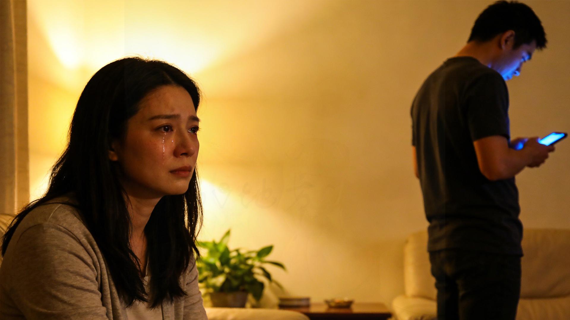 婚姻里最狠的报复，不是吵架，而是你哭成狗他说我没事