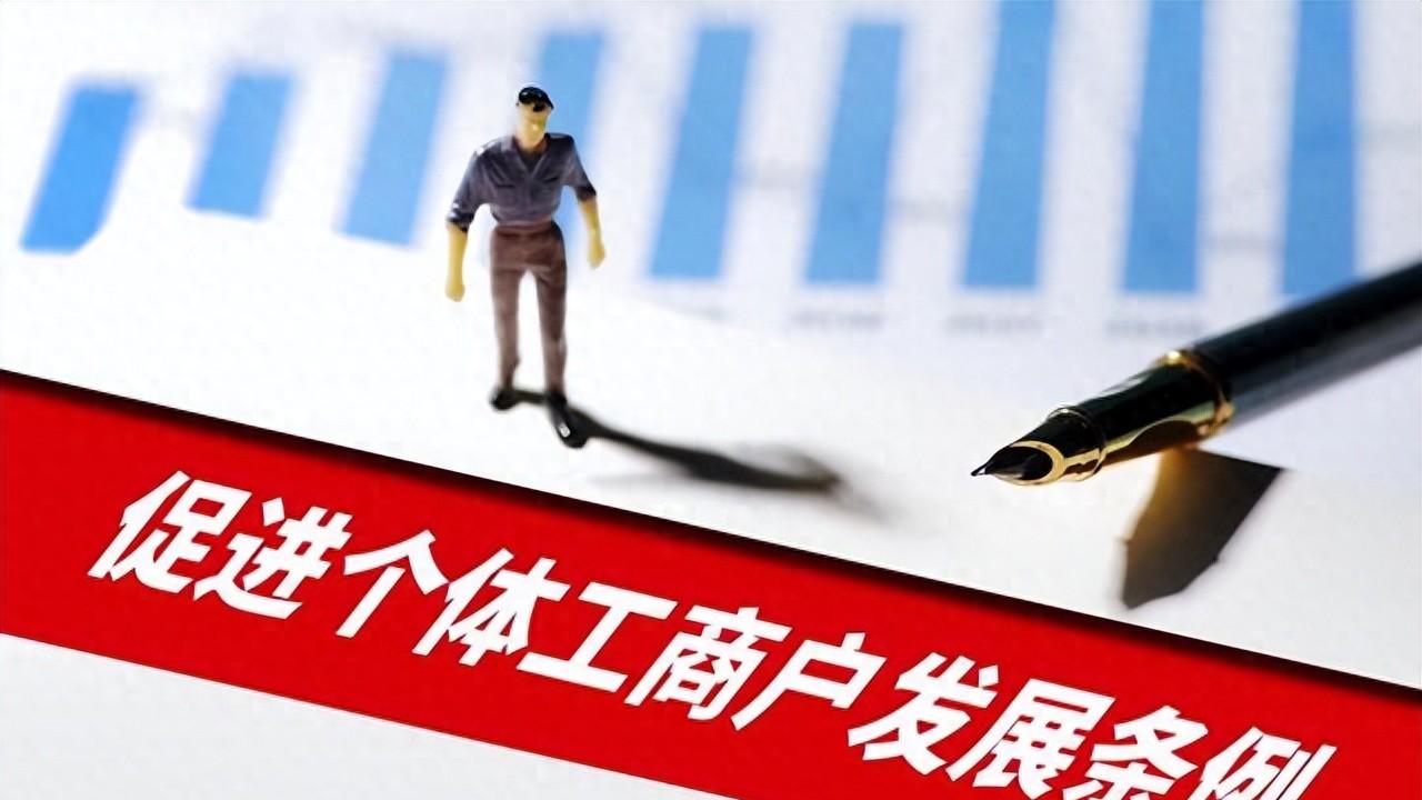 单月销售收入在10万左右的个体工商户，每年大概要缴纳多少税？