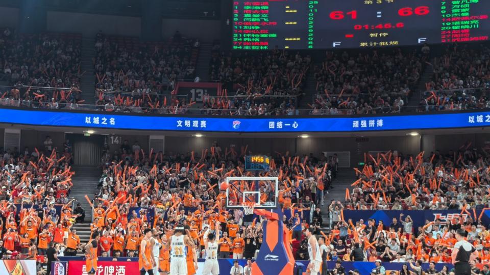 CBA：北京客胜上海追平总比分，周琦11分10板+陈盈俊26分