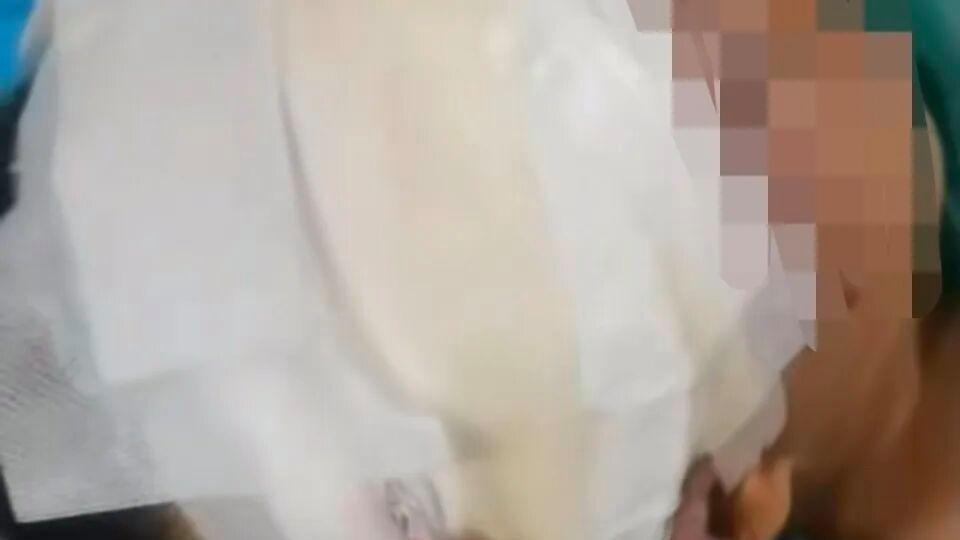 13岁逃学男孩被“班主任”将眼打瞎，遍体鳞伤