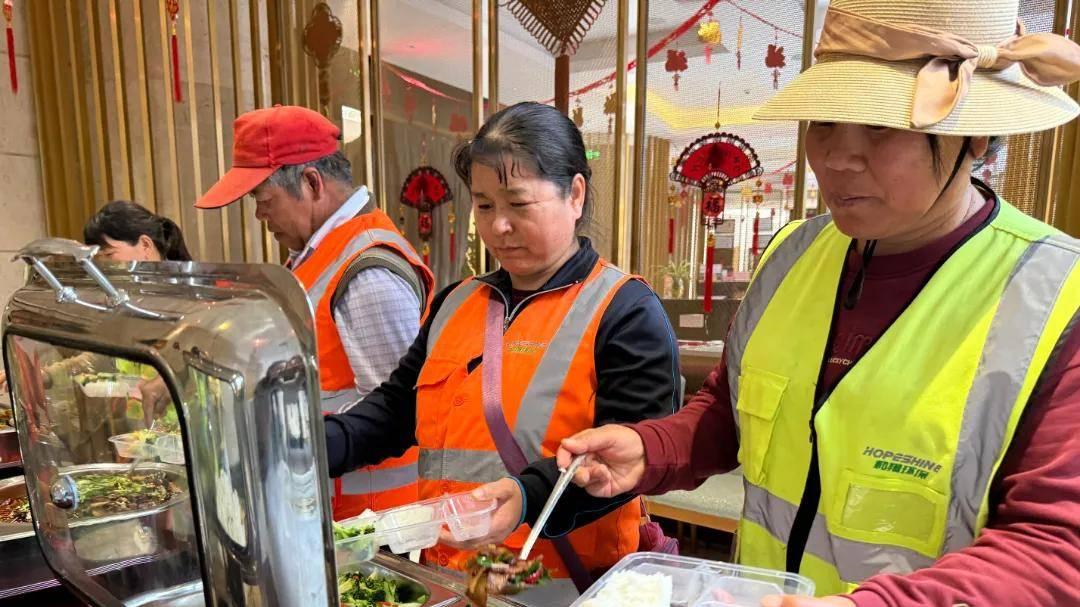 昆明市各级工会开展元旦春节送温暖走访慰问活动（六）