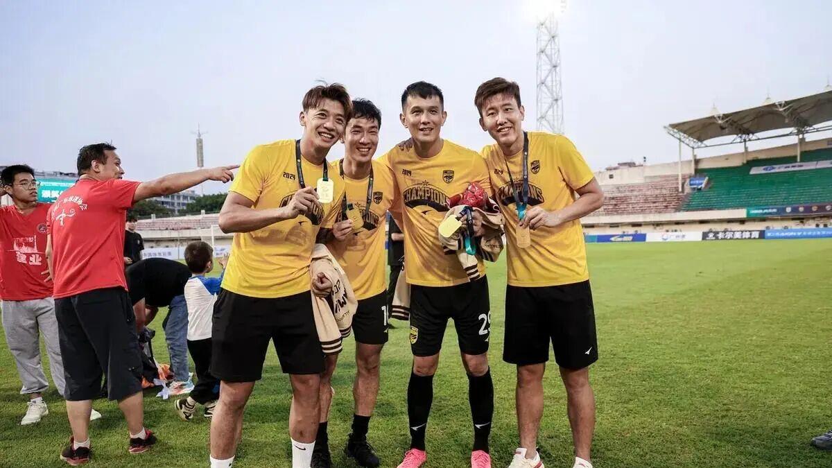 锁定边路！广州豹官宣高华泽加盟，这位97级锋线悍将能给球队带来什么？