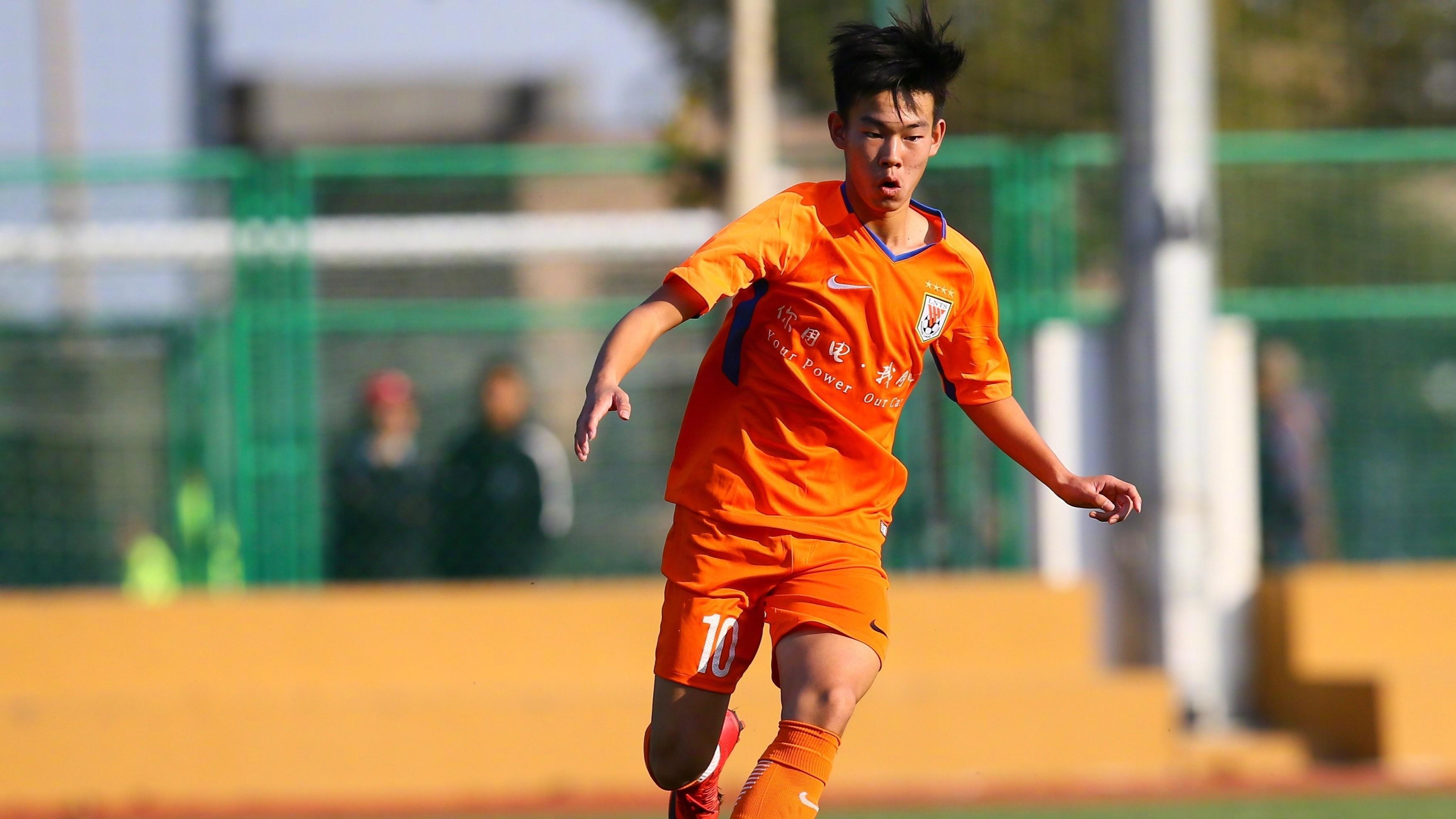 有球踢了！曝何小珂或参加苏超联赛，或回青岛西海岸