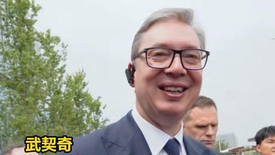 小米火了！想不想买小米汽车？武契奇：买不起，反向带货逗乐全网