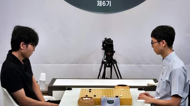 申真谞拿下挑战五番棋首局，向最高棋士决定战六连冠迈出第一步
