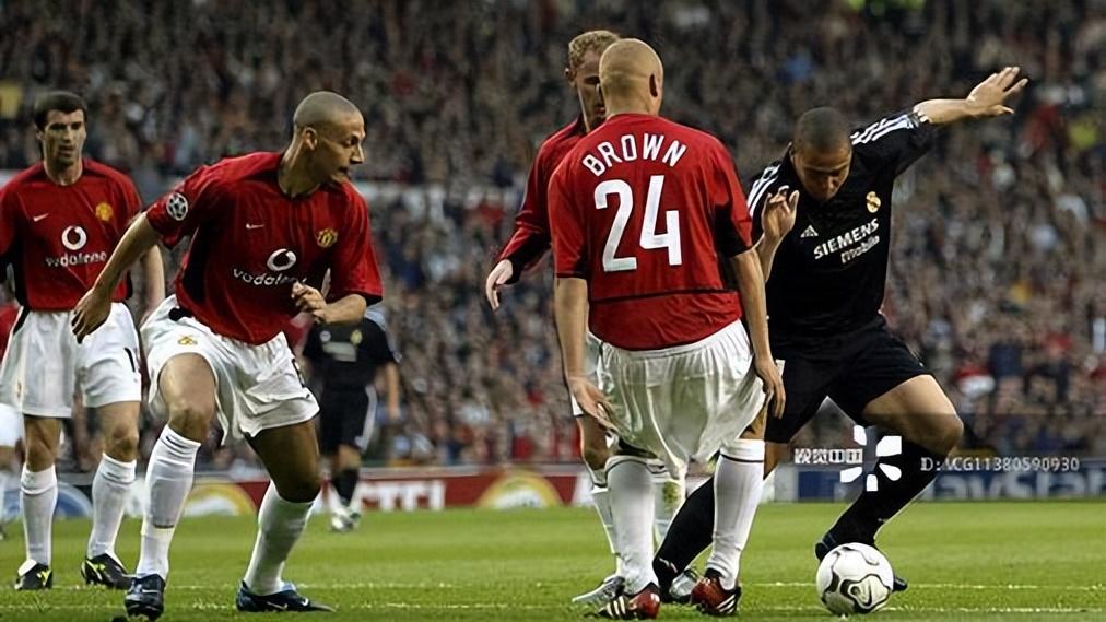 征服主场球迷5大经典，球王长途奔袭技惊四座，第一魔法惊世骇俗