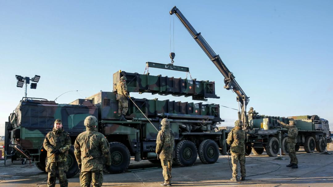 英国导弹突然炸到“俄本土”，普京反手就端了北约中心，七州一夜断电！