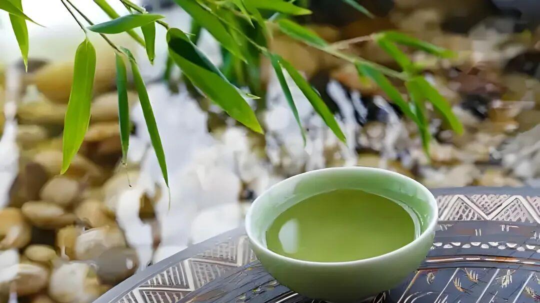 七律·新醅绿酒对樽倾