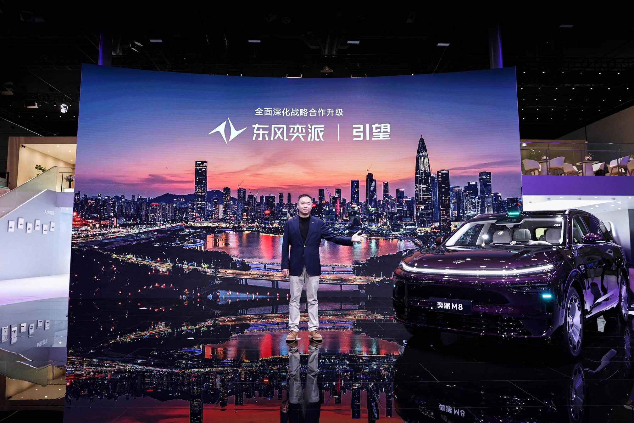 25万级唯一！“华派黄金标准大六座”东风奕派M8闪耀粤港澳车展