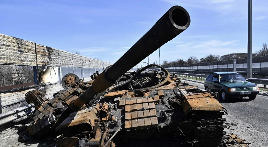 2026年的俄乌战场：钢铁洪流退场，无人机称王