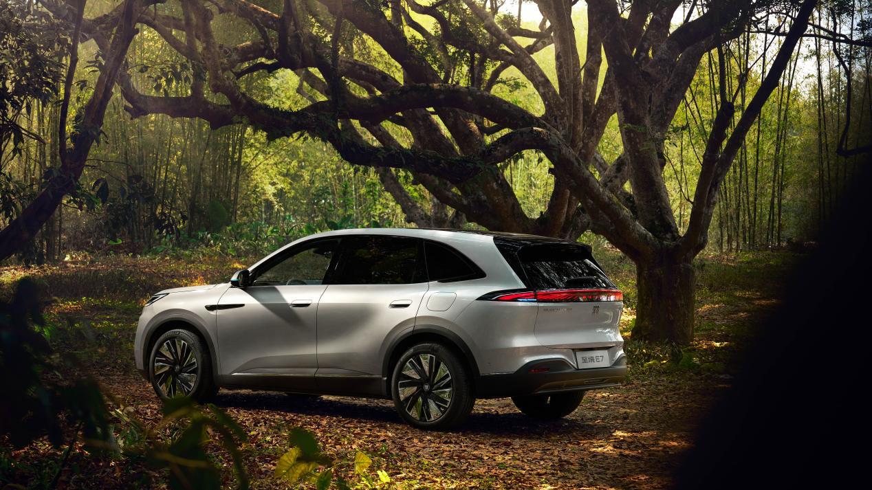 别克至境E7，“入门即满配”还是“入门即高配”？