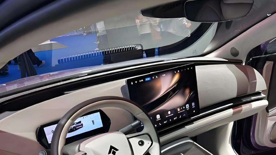 又一大五座轿跑SUV，车长5015mm，搭载插混/纯电动力，续航800km