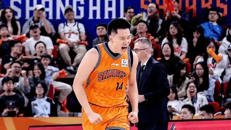 吊打广东卢伟展高情商！为对手解脱并不满垃圾时间，赞李弘权发挥