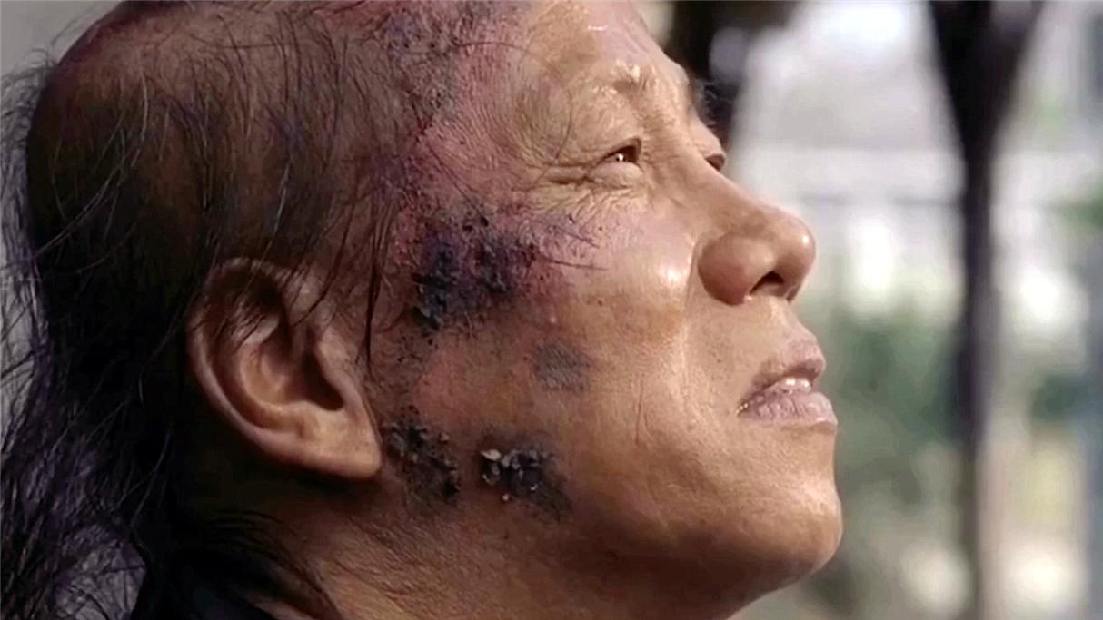 你可能不知道，梁小龙的骨头比他演的角色还要硬，唯一能让 50 后至 00 后都喜欢的演员