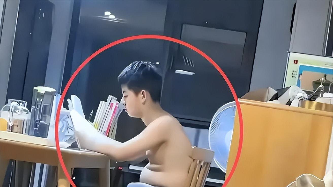 “你儿子快雌化了！”妈妈被逼回怼儿子很man，这是关心还是霸凌