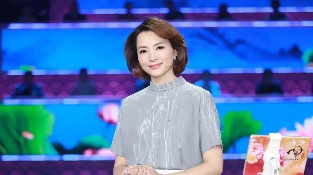 董卿所言：保护自己的最佳方式，就是从不高估自己，在别人心中的分量，伤害你的从来不是别人的无情