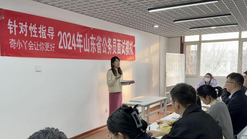 潍坊公考面试班奇小丫建议大学生最好争取当班干部