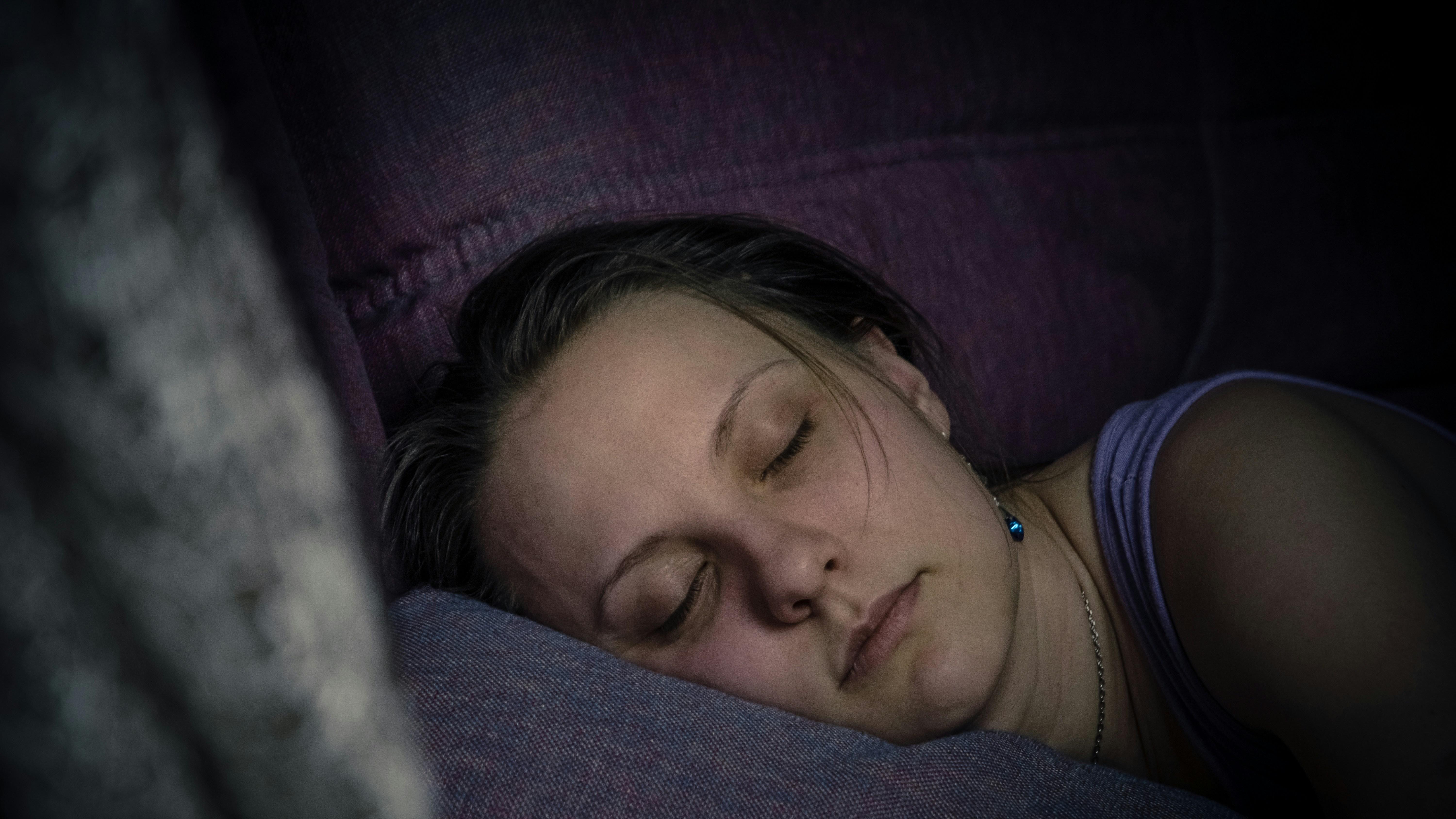 莫将搭伙误作余生，看清真爱的三个黑夜时刻