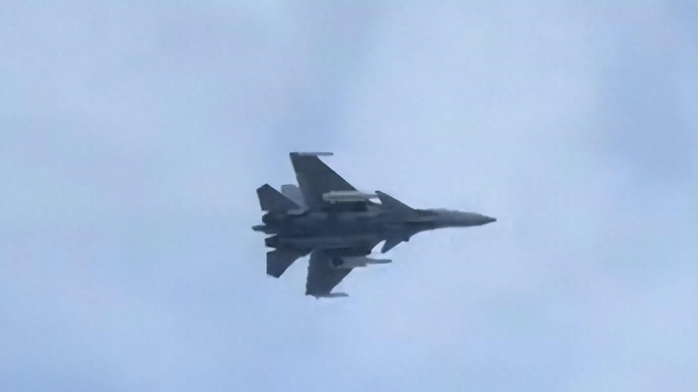 歼-15T首挂鹰击-15曝光，这款反舰杀器，能让航母战力翻倍